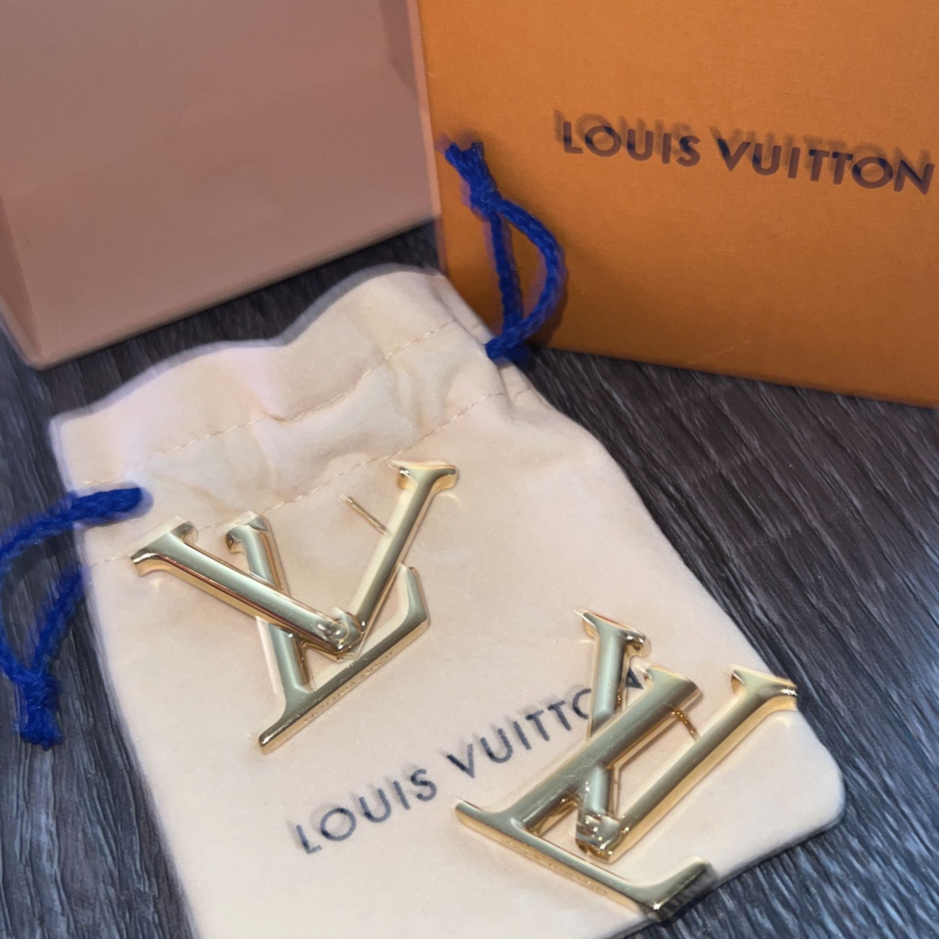 Louis Vuitton - Macro LV Earrings - Metal - Golden - Women - Luxury