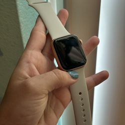 apple watch SE 40mm with gps  rose gold 
