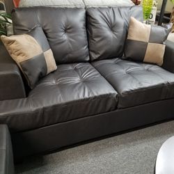 Brand New Brown Bonded Leather Loveseat (61" x 34" x 35"H)