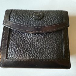 Genuine Dooney & Bourke Wallet - NEW NO TAG 