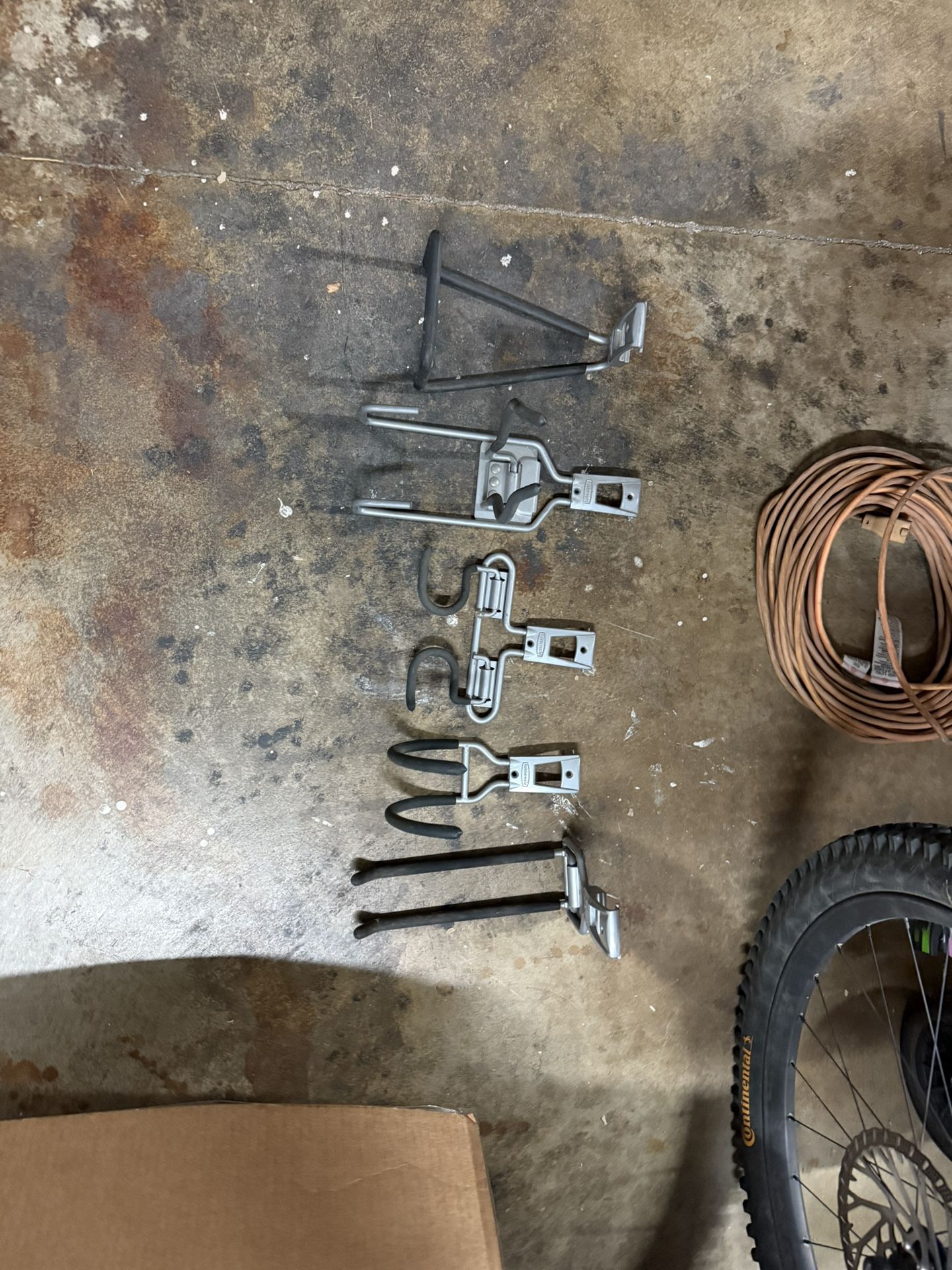 Rubbermaid Fast Track Garage Rail Accessory Bundle 5 Pieces