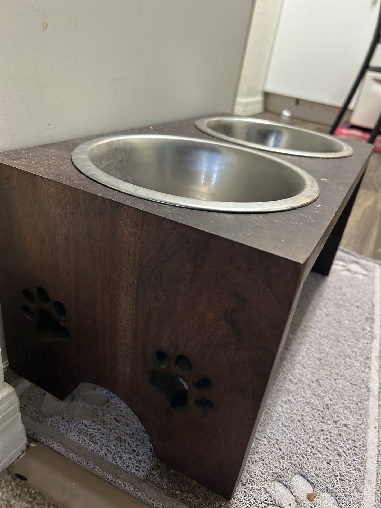 Dog Bowls And crate