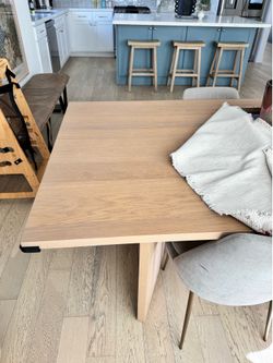 West Elm Solid Wood Pedestal Dining Table – Light Oak