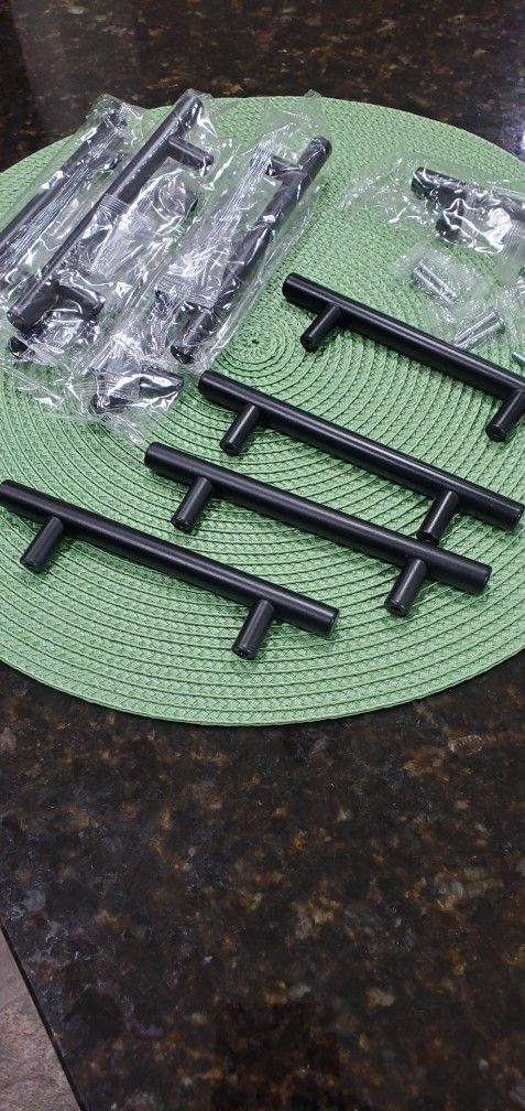 Cabinet/dresser Pull Handles