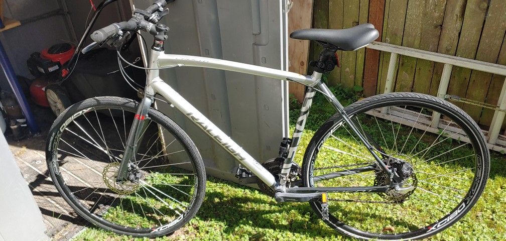 RALEIGH CADENT 2 ROAD BIKE