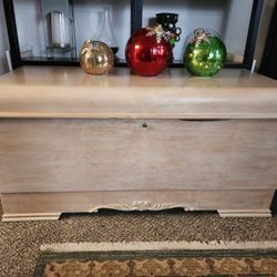 LANE Cedar Chest