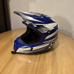 Fox Racing V1 Pilot Youth Dirt Bike Helmet – Blue, Size Medium (49–50 cm)