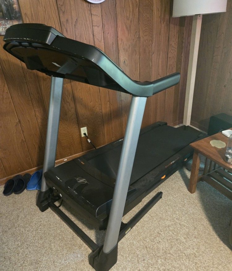 NordicTrack Treadmill With All Of The Bells And Whistles In Like New Condition