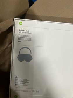 AirPod Max two with smart case