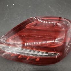 2016 MERCEDES C-CLASS Right Taillight 205 Type; (Sdn), C300, LED