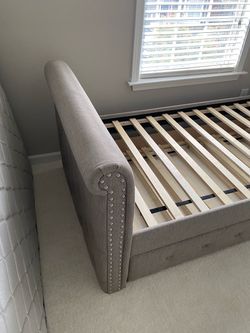 Daybed with trundle