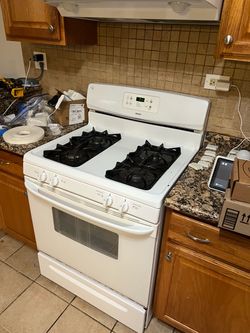 White Kenmore Freestanding Gas Range / Stove