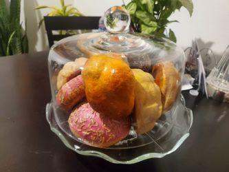 Princess House Pastry Cover with Base and Decorative Pastry