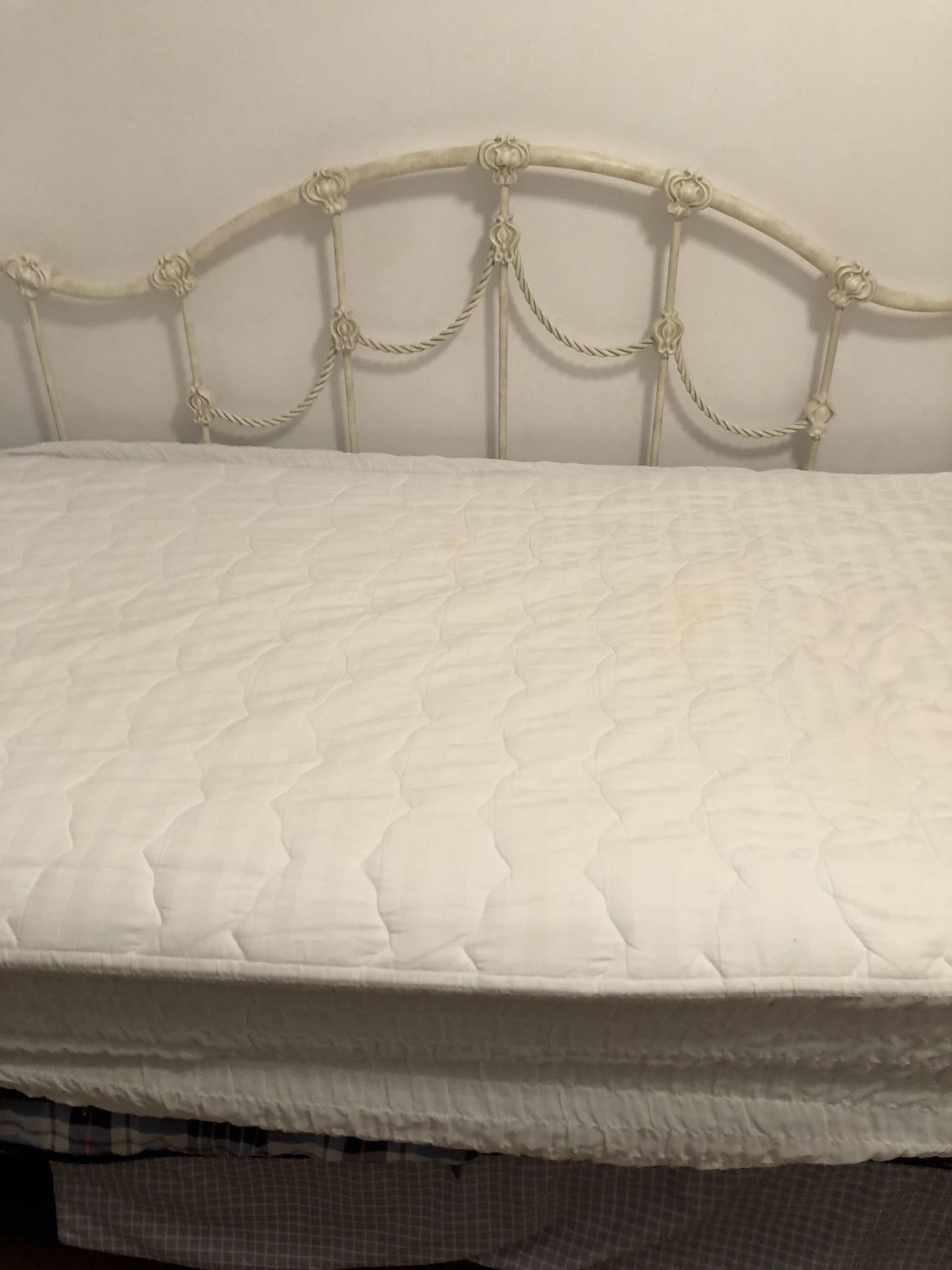 LIKE NEW TWO TWIN MATTRESSES TWO BED FRAMES WHITE WROUGHT IRON BED RAIL HIGH RISER TURNS INTO DOUBLE BED