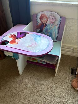 Toddler frozen themed desk