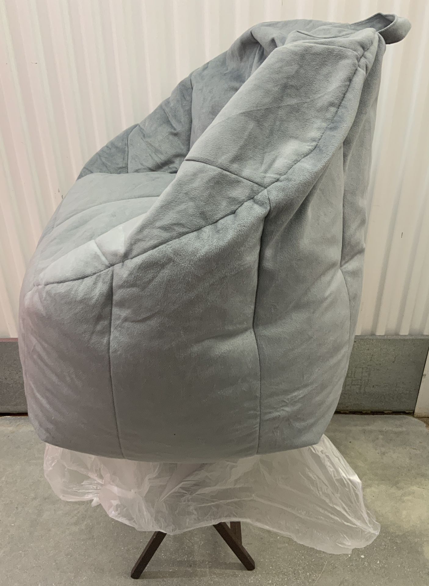 BRAND NEW!!  GREAT for GAMING !!  Velour Beanbag Chair Gray So Soft Plush Comfortable w/ Handle... Value $45