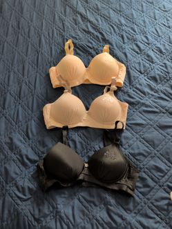 Lot of 3 Neutral Bras (Nude & Black) / Lote de 3 sostenes (beige y negro)
