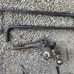 Trailer Hitch With Distribution Bars