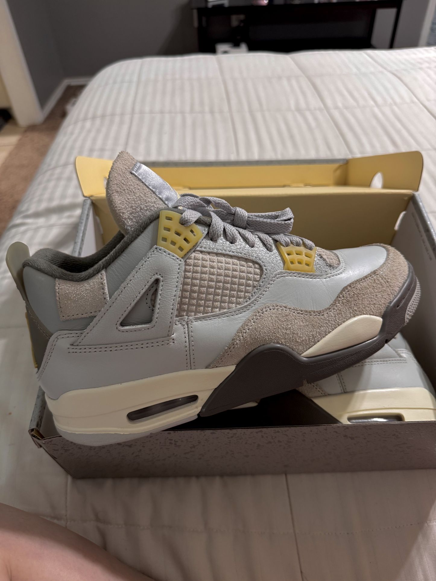 Jordan 4 Retro SE "Craft Photon Dust"