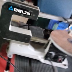 Delta Wood Scroll Saw For Cutting Shapes In Wood