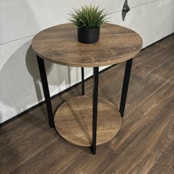 LIKE NEW Round Coffee Table w/ Metal Legs | Slim Style