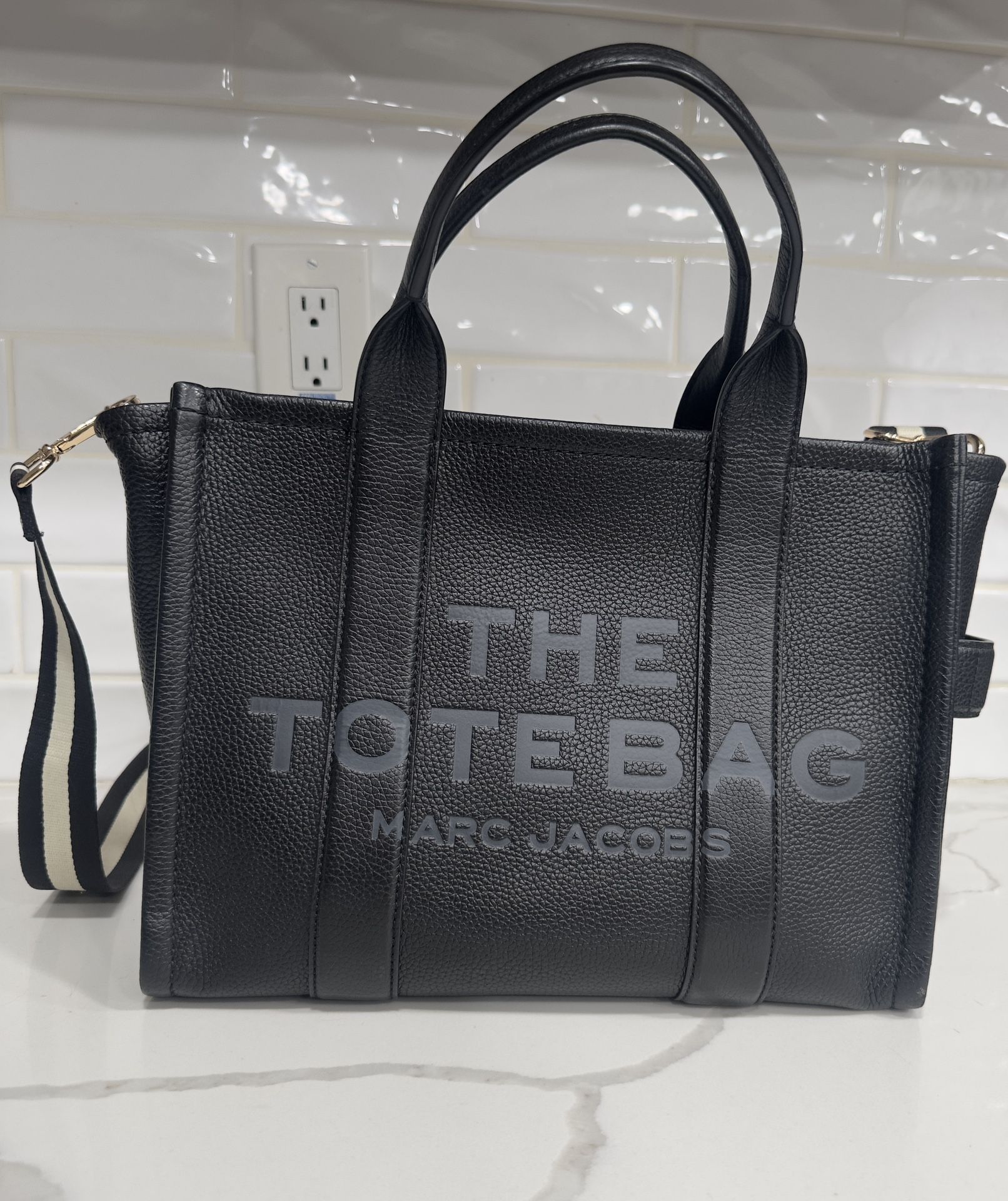 Marc Jacob’s The Tote Bag Medium Size