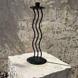 (one) Black Metal Squiggly Candlestick
