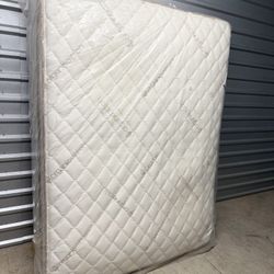 NEW Saatva Luxury Queen Mattress – Firm – Organic Cotton 