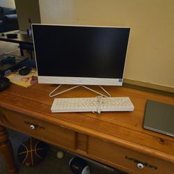 Window Desktop Computer With Keyboard 
