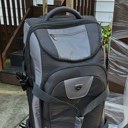 HIGH SIERRA ADVENTURE TRAVEL WHEELED FOOTLOCKER