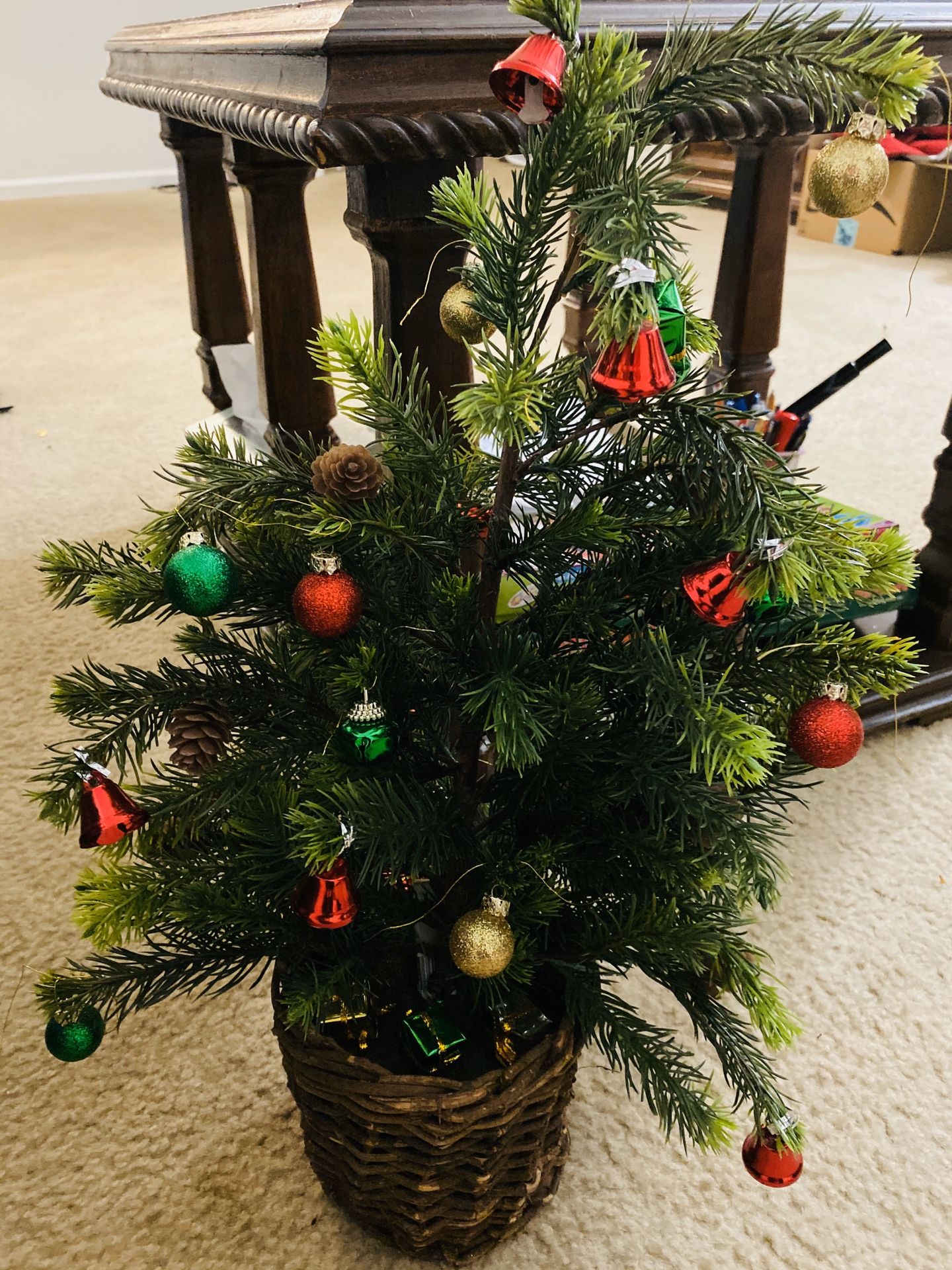 Pre decorated 21 inch Christmas tree ( extra decoration bells free)