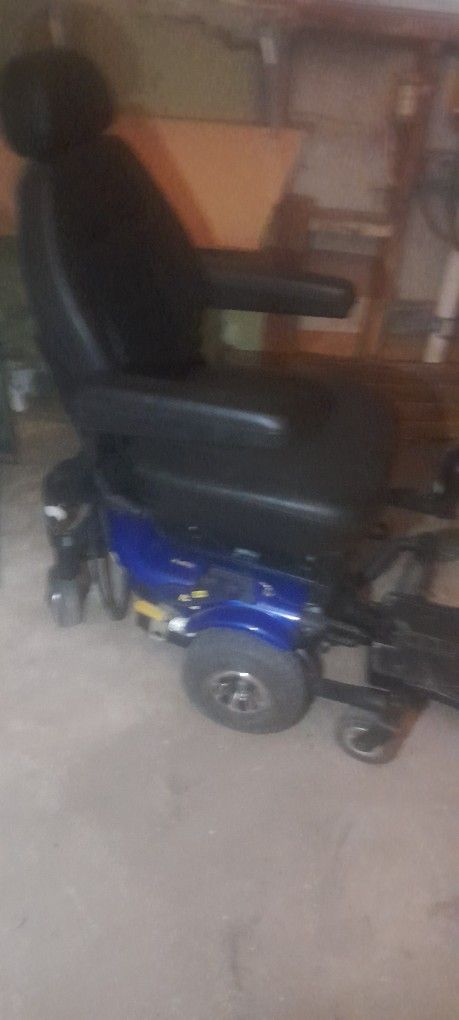 Electrie Chair Works Good