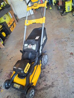 Dewalt 20v self propelled lawnmower (mower only)
