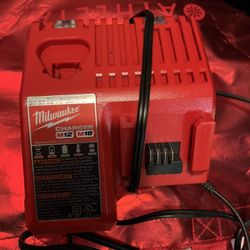 Milwaukee Charger M18 / M12