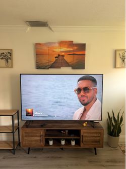 LG 70" 4K UHD SMART TV — EXCELLENT CONDITION — MOVING SALE 📺