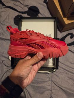 REEBOK/ CARDI B/ KIDS SIZE 9C