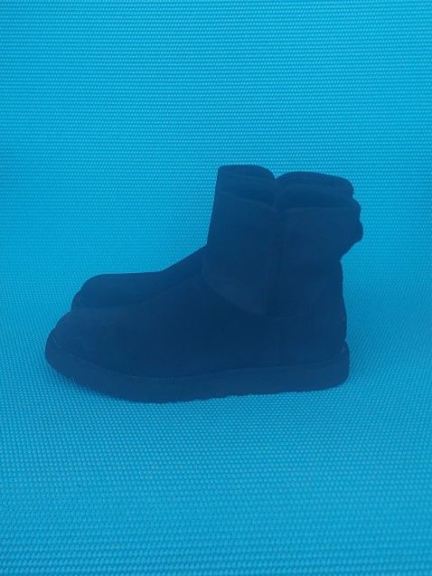UGG Kristin Suede Classic Boots
Women's 8