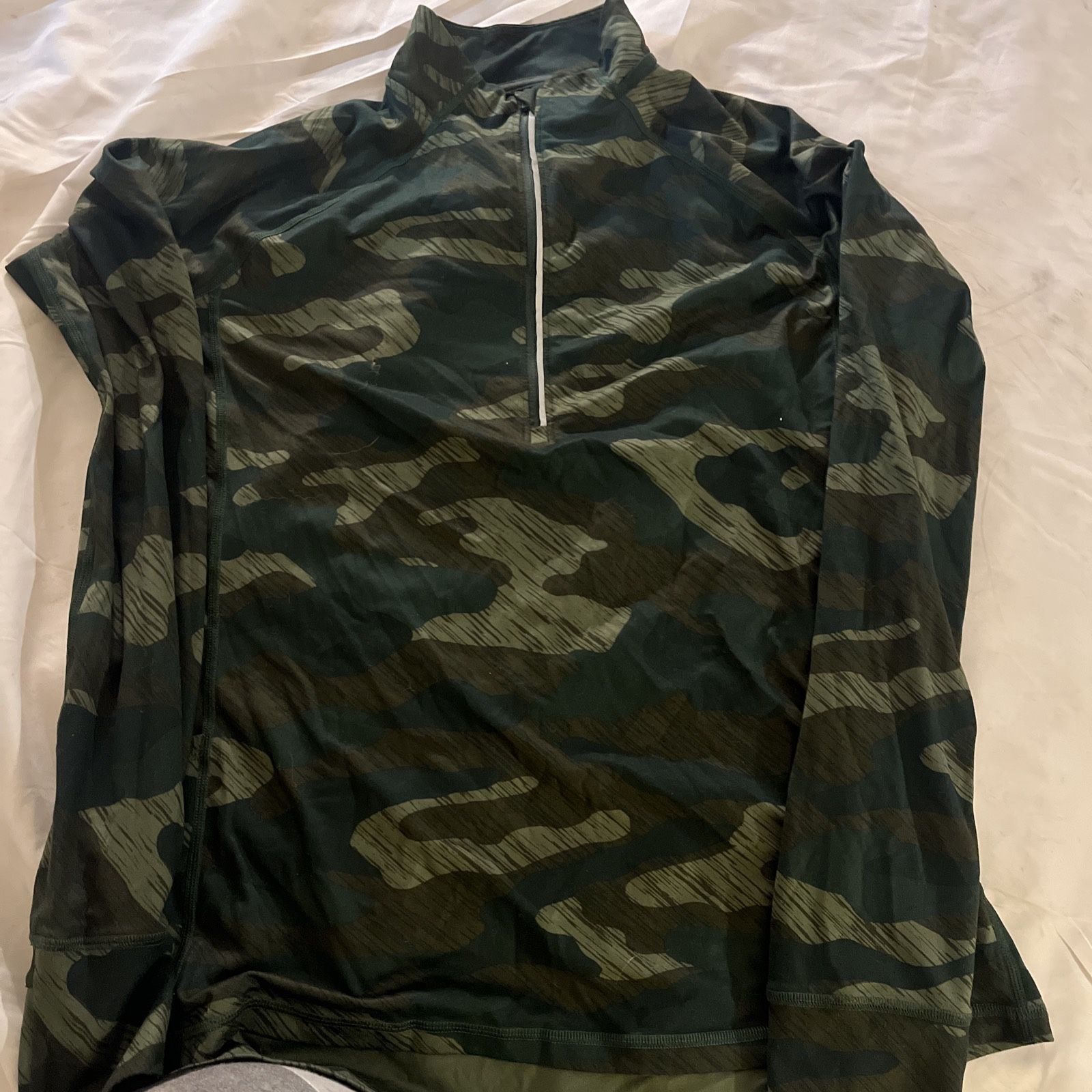 Xersion Womens Lightweight Green Camo Long Sleeve Athletic 1/4 Zip Shirt