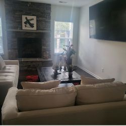 Like New Living Room Suite 