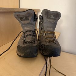 Scarpa Hiking Boots (W7.5-8)