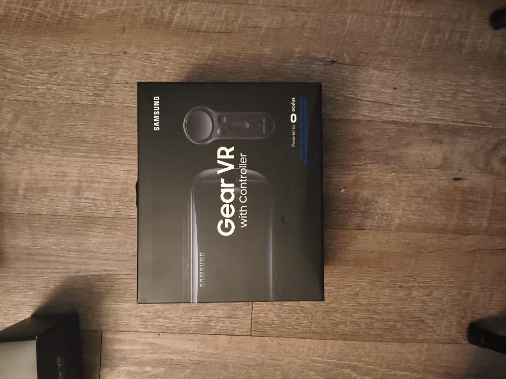 Samsung Gear VR With Controller