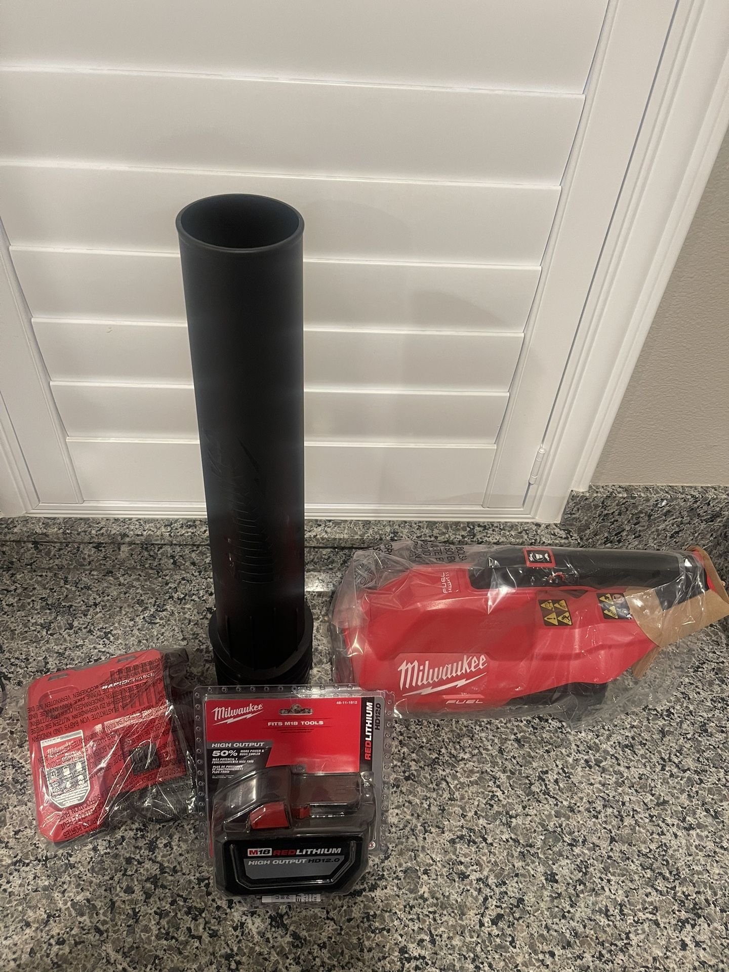 Milwaukee Leaf Blower , 12.0 Battery And Rapid Charger