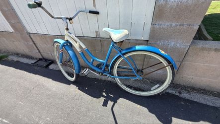 26" Schwinn Legacy Women's Cruiser Bike - Classic Retro Style - Rides Great!