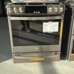 GE Profile 30” Wide Slide In Gas Single Oven Range, 5.60 Cu Ft Capacity, @$1300 Off MSRP!
