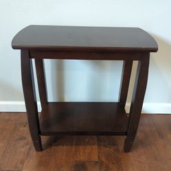 Chairside Table in a Cappuccino Finish