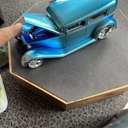 Die cast car 1:24