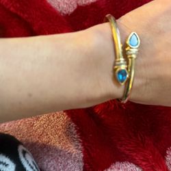 10k (blue topaz/aquamarine?) bangle