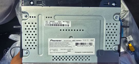 Car stereo amp and 2 - 12" soeakers