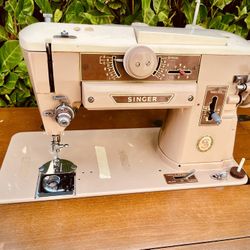 Vintage Singer Sewing Machine!!!