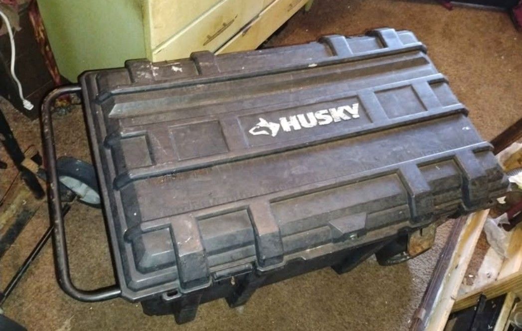 Husky Rolling Tolling Box